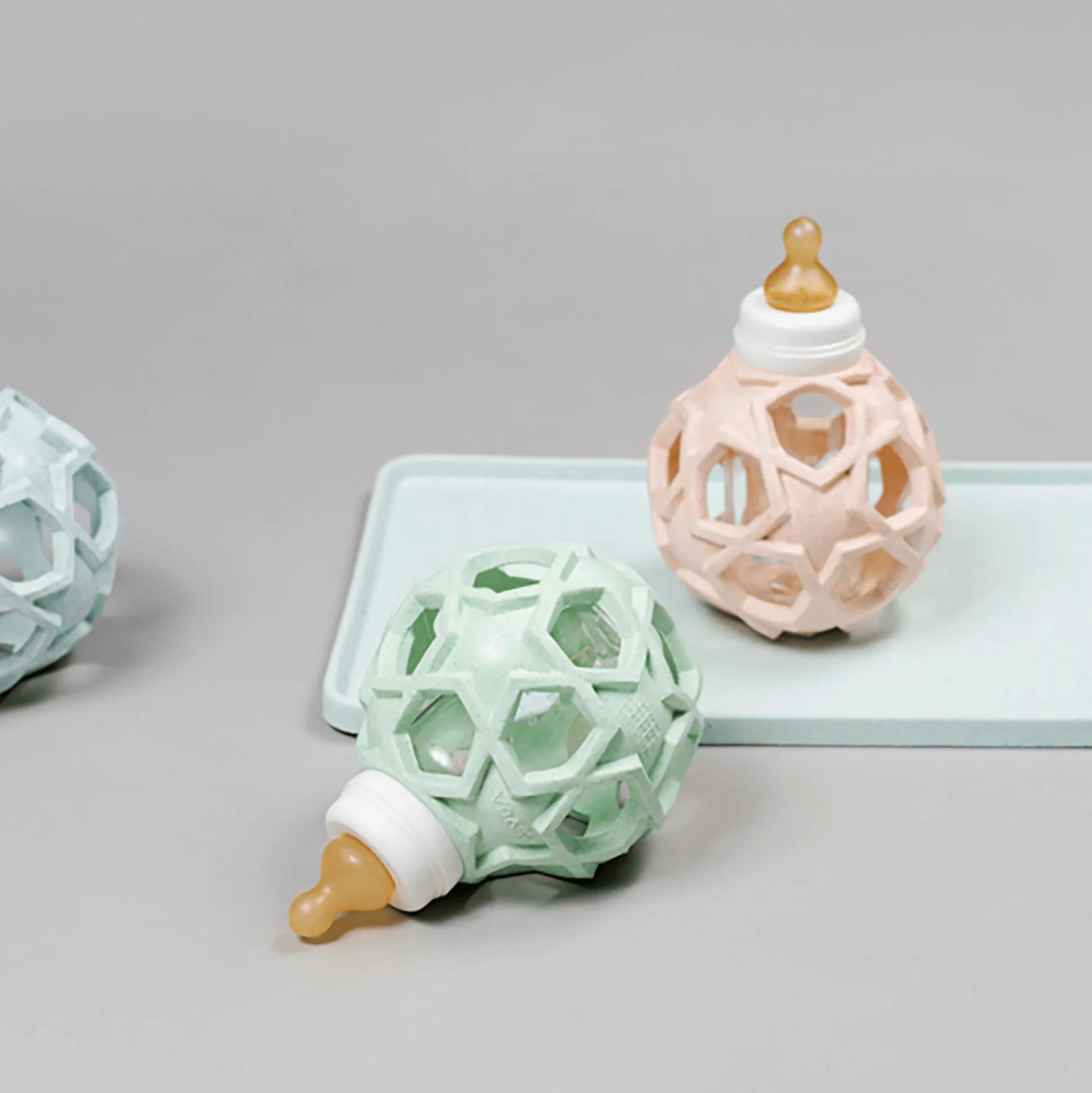 Babyfläschchen mit Trinksauger und Star Ball