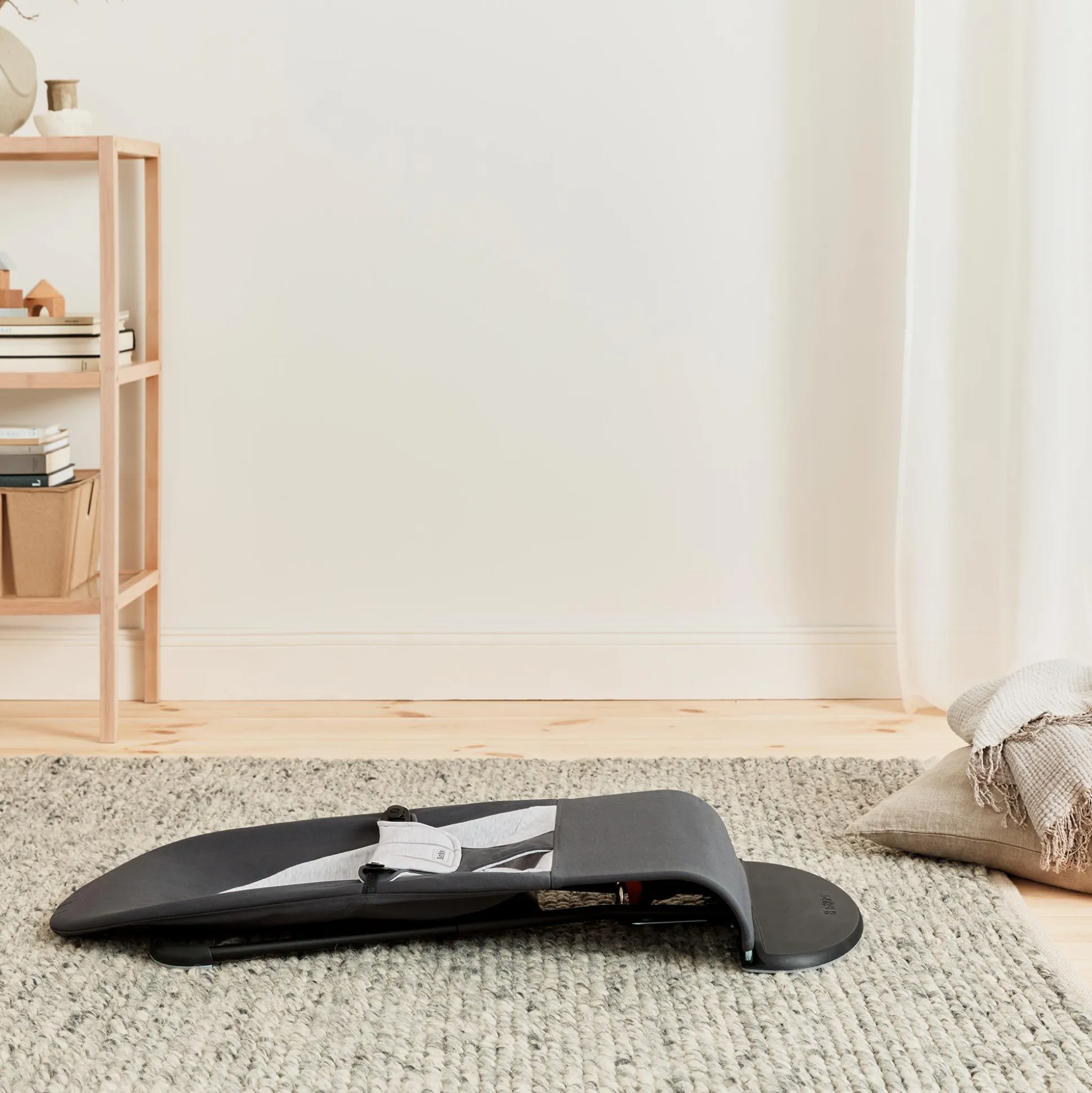 Babywippe Balance Soft Dark Grey