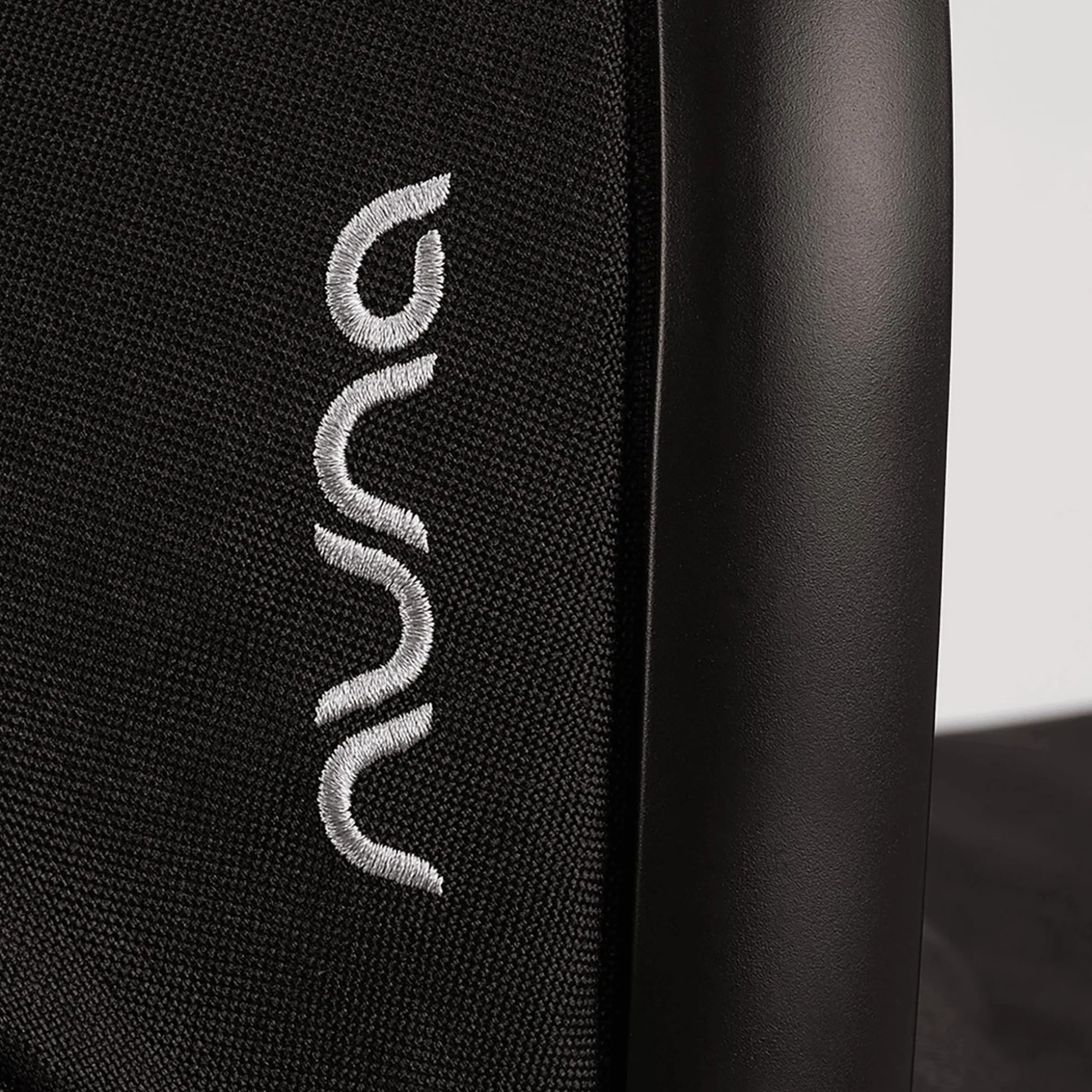 DEMI next Wanne Caviar