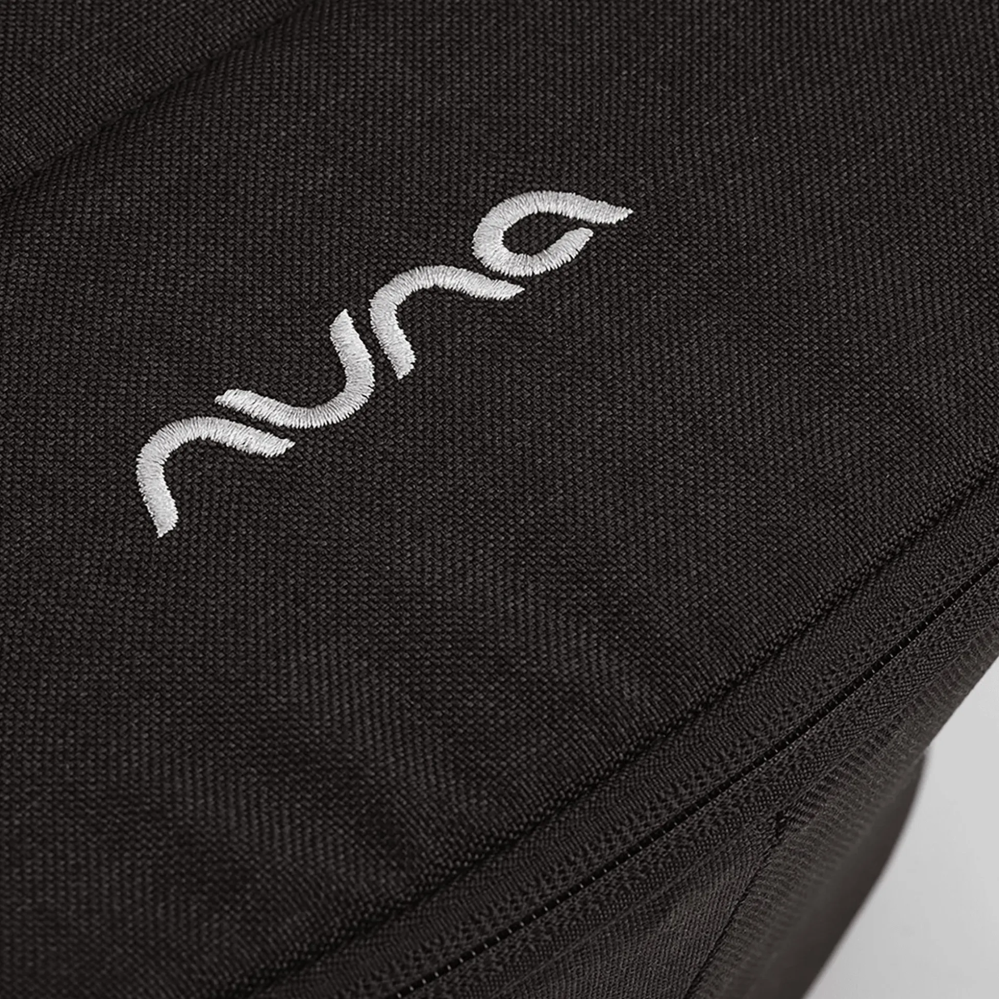 DEMI next Wanne Caviar