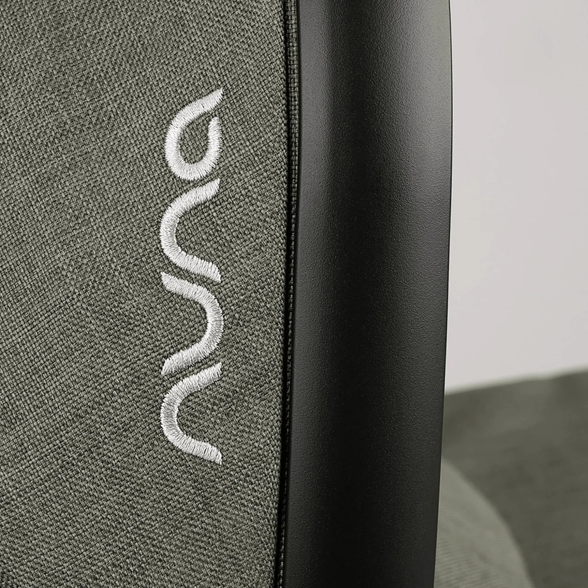 DEMI next Wanne Pine