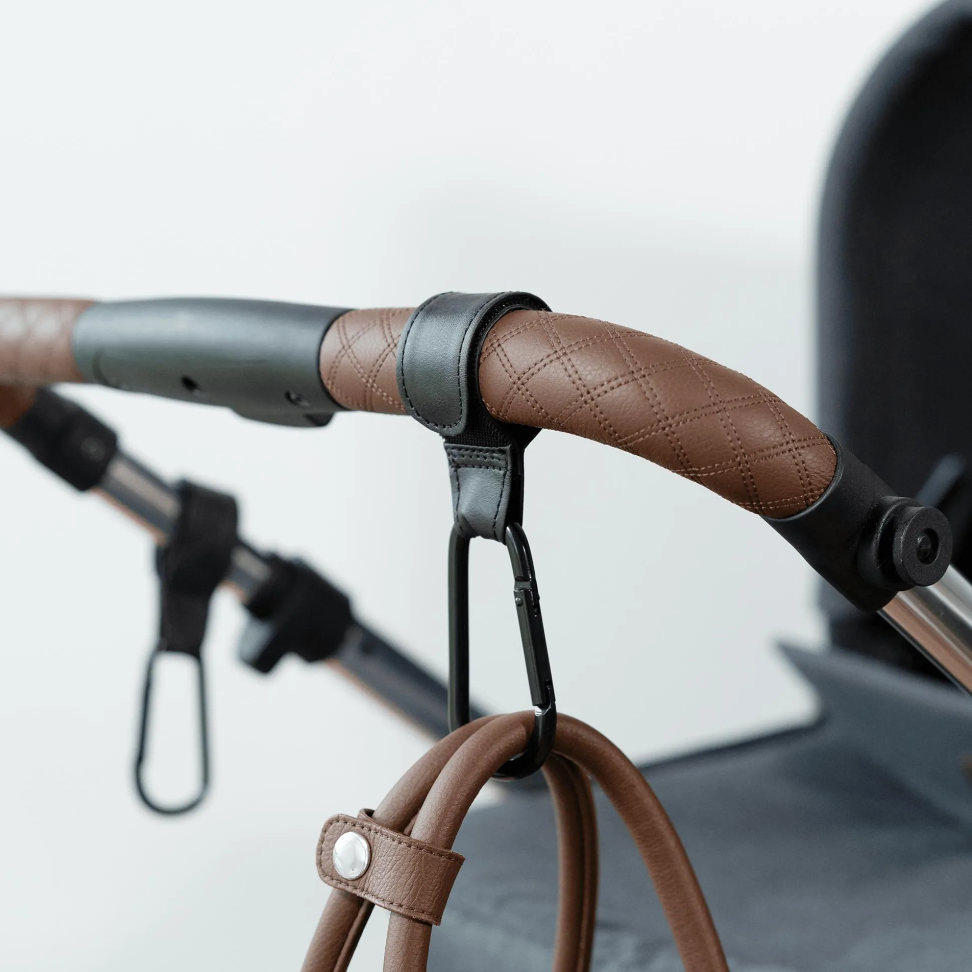 Karabinerhaken für den Kinderwagen