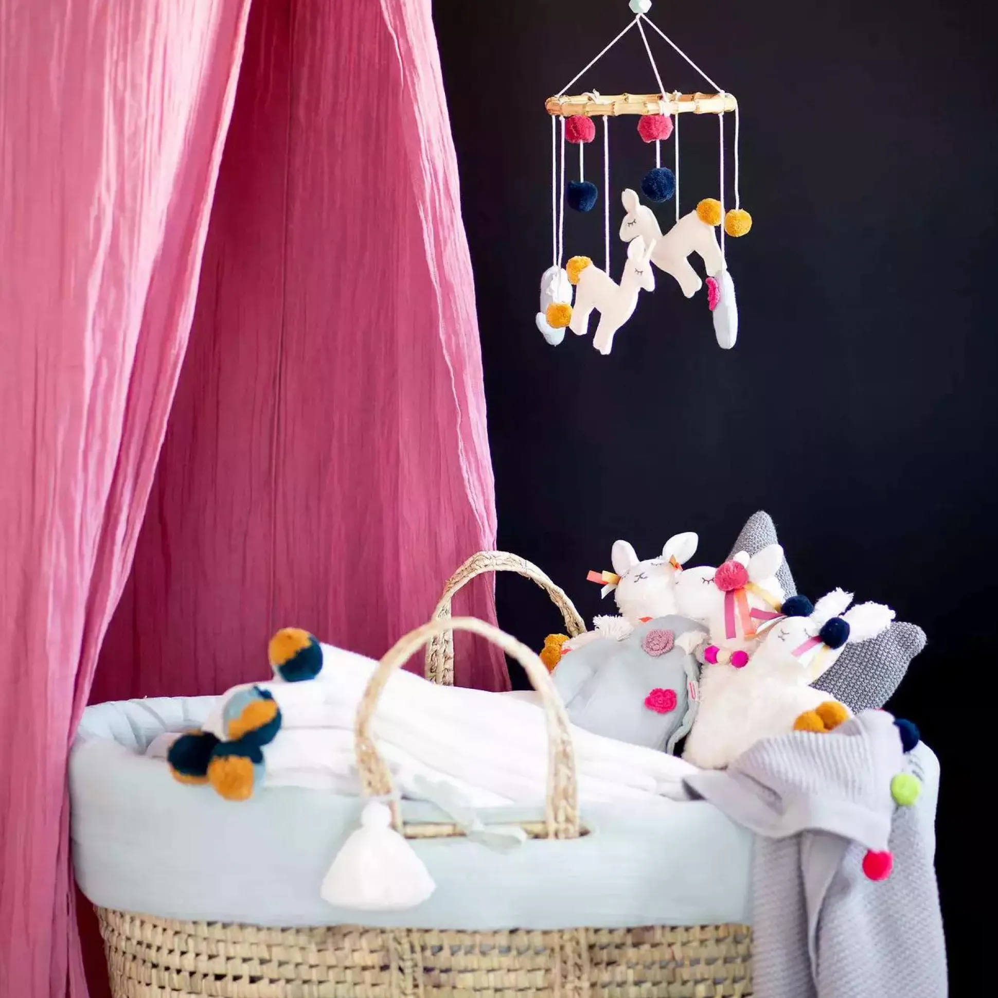 Lama Mobile mit Holzring