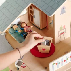 Puppenhaus mit Möbeln