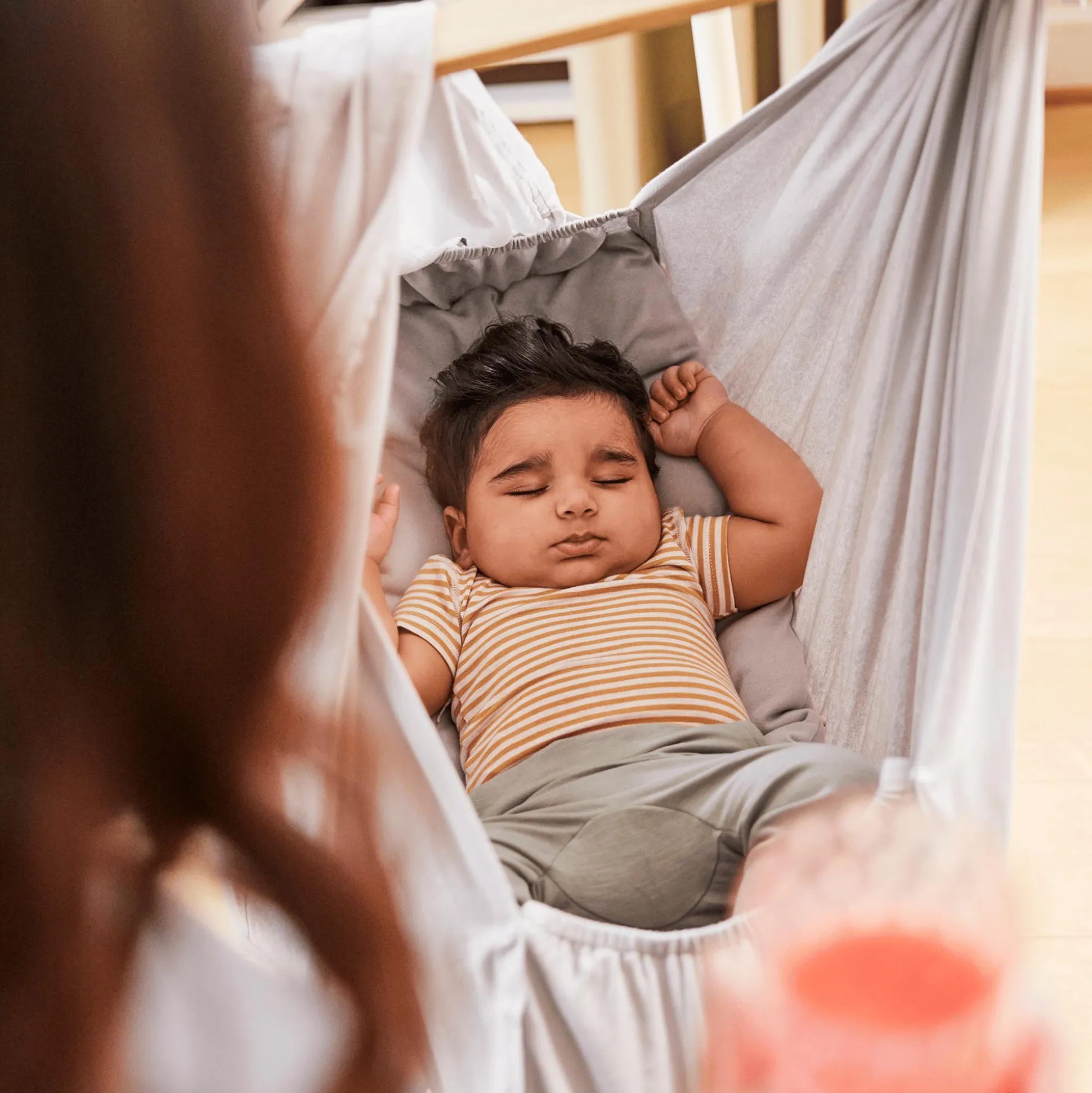 Set Federwiege Premium Grau mit Ständer und Motor