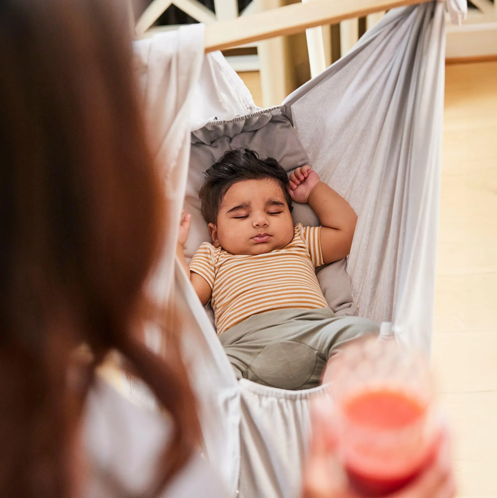 Set Federwiege Premium mit Ständer und Motor Grau