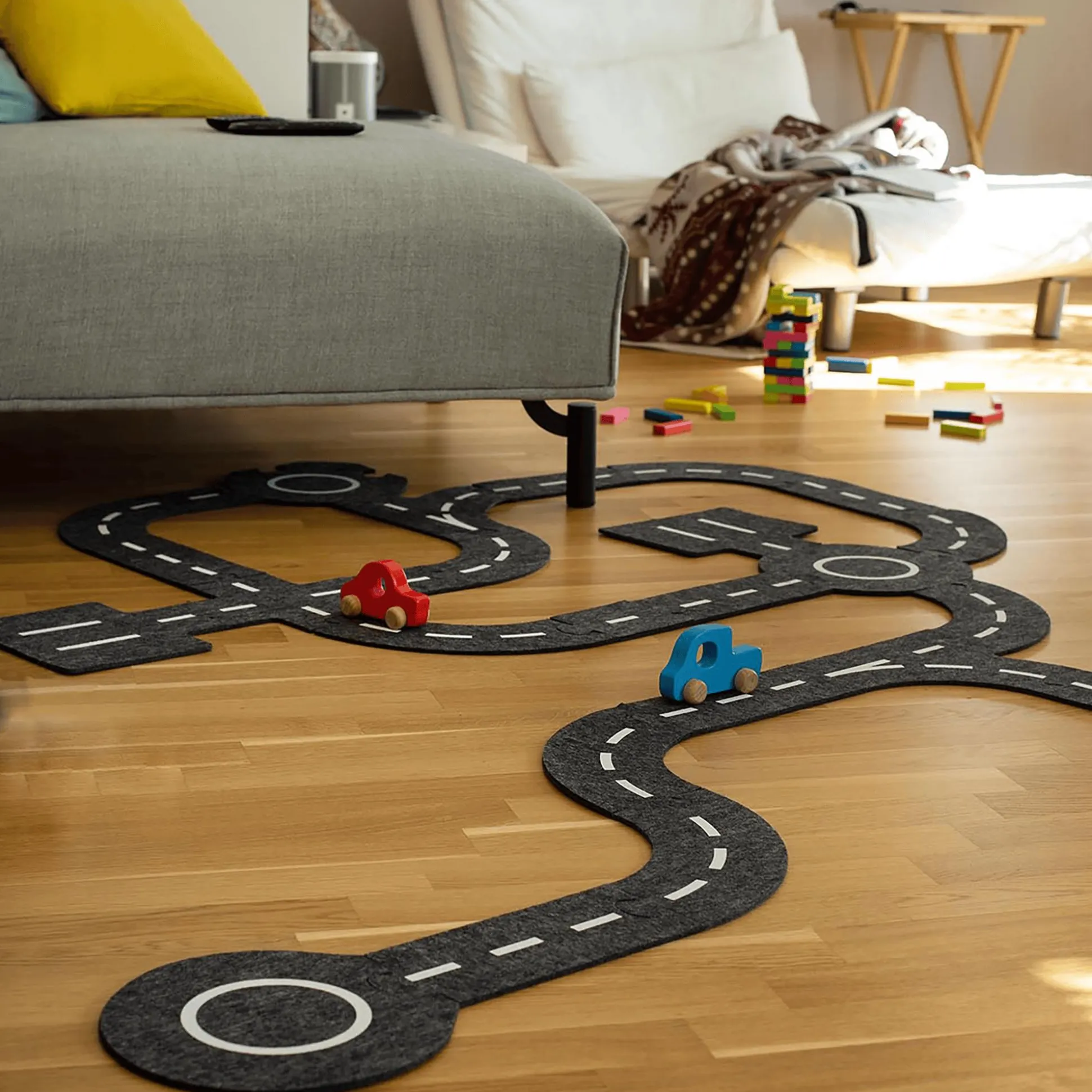 Spielstraße mit 2 Fahrzeugen