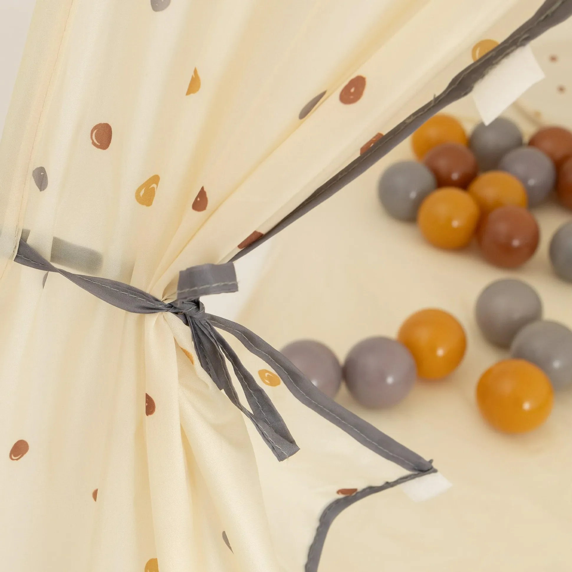 Spielzelt mit 100 Bällen