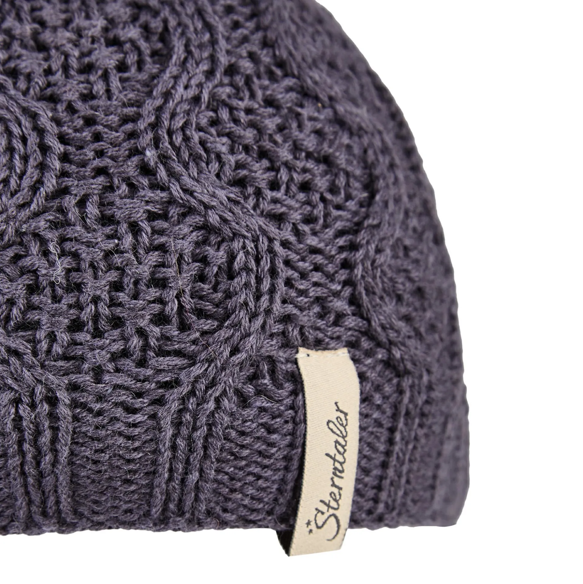 Strickmütze mit Bommel