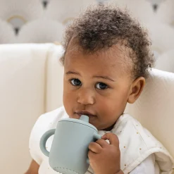 Trinkbecher mit Strohhalm