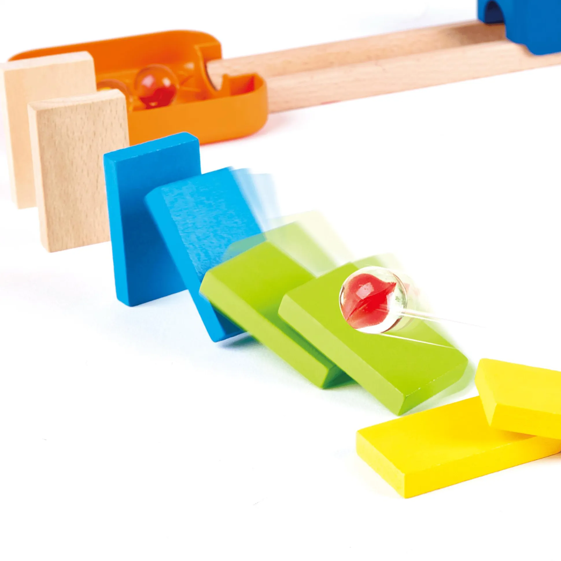 Zweispurige Murmelbahn mit Domino