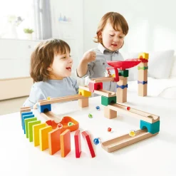 Zweispurige Murmelbahn mit Domino